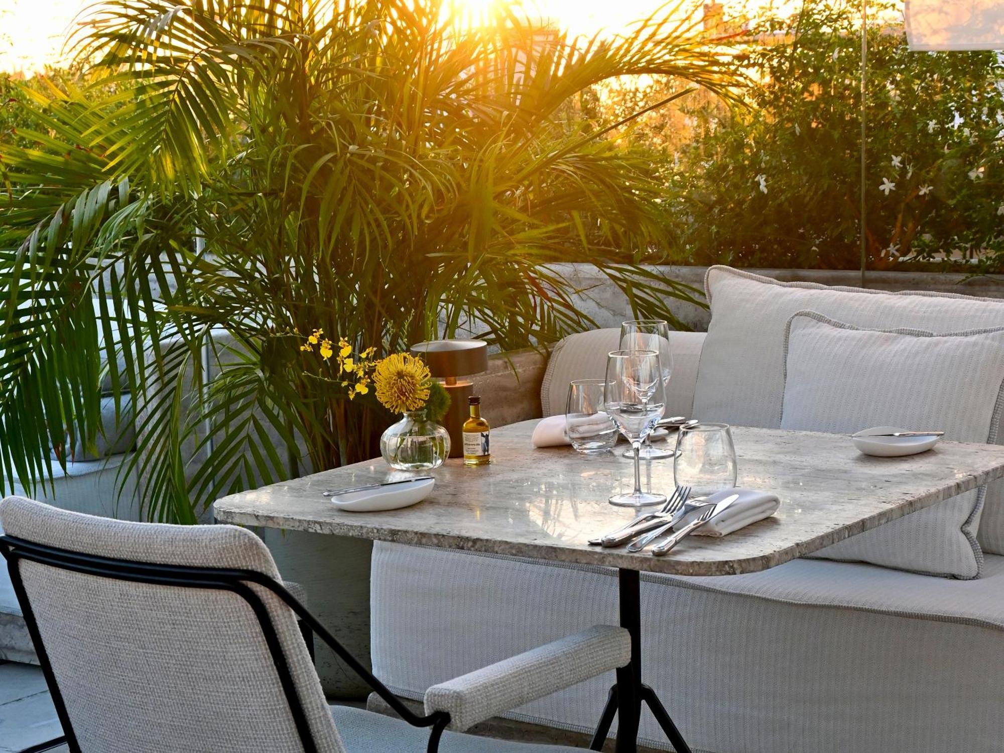 The Dolli At Acropolis, A To Live 5*