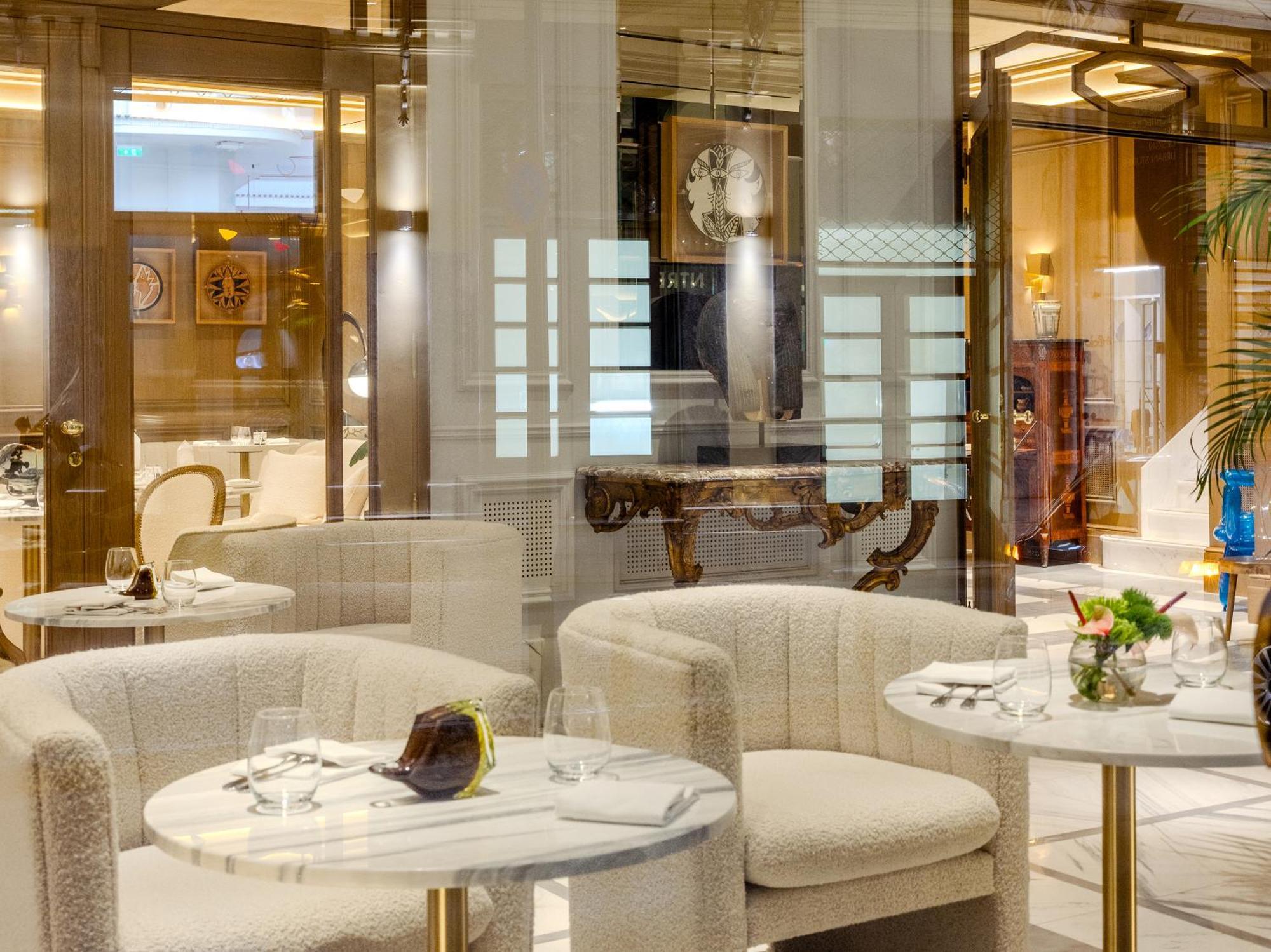 The Dolli At Acropolis, A To Live 5*